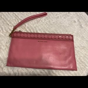 MICHAEL KORS LEATHER large wristlet.